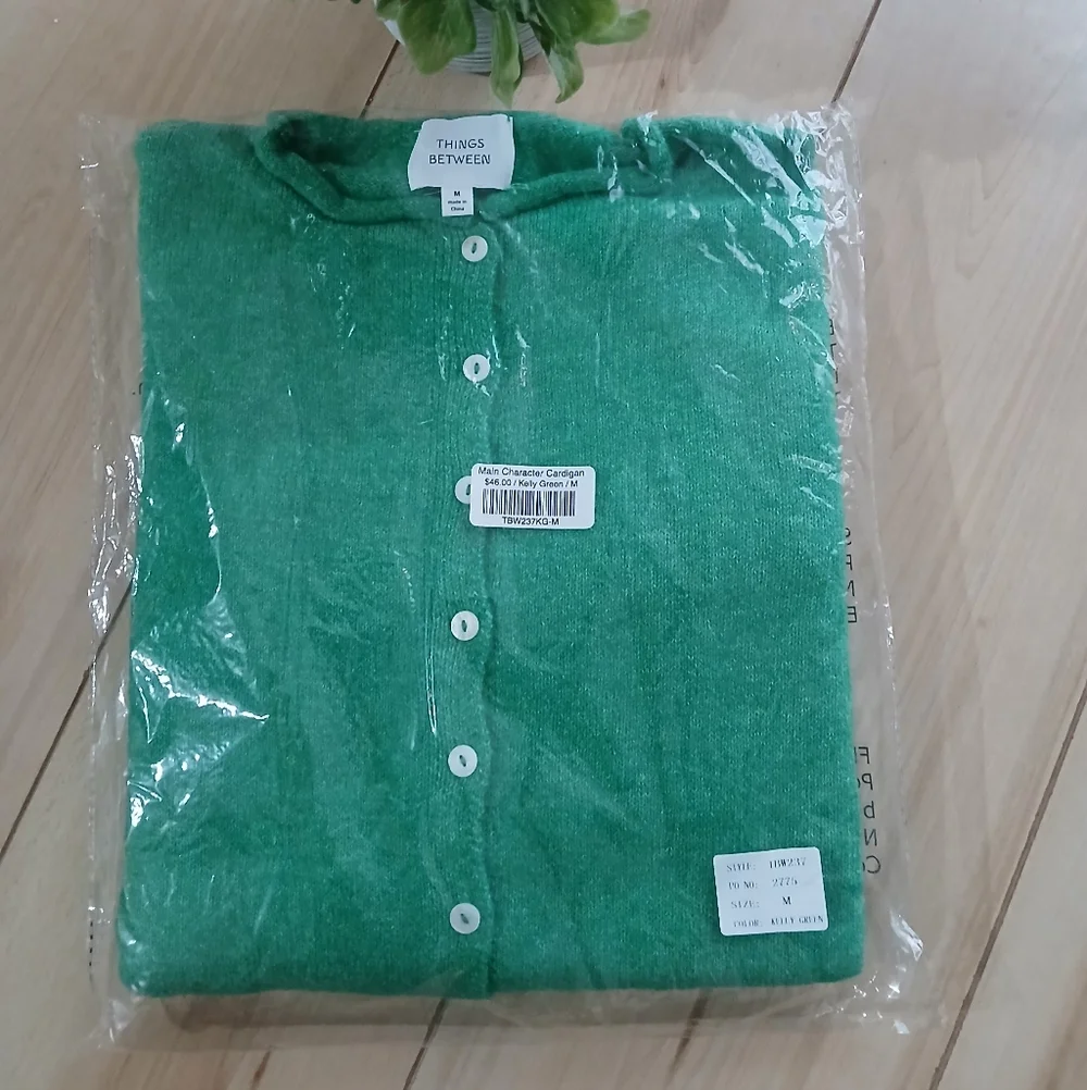 NIP Vestique Boutique Kelly Green Main Character Cardigan Size Medium Sold Out! - Picture 2 of 4